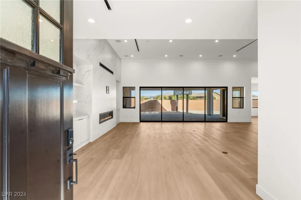6380 Leeland, Las Vegas, NV 89149