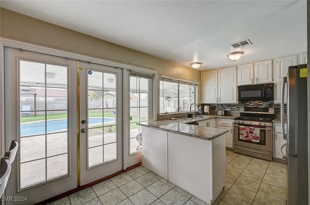 3933 Manford, Las Vegas, NV 89104