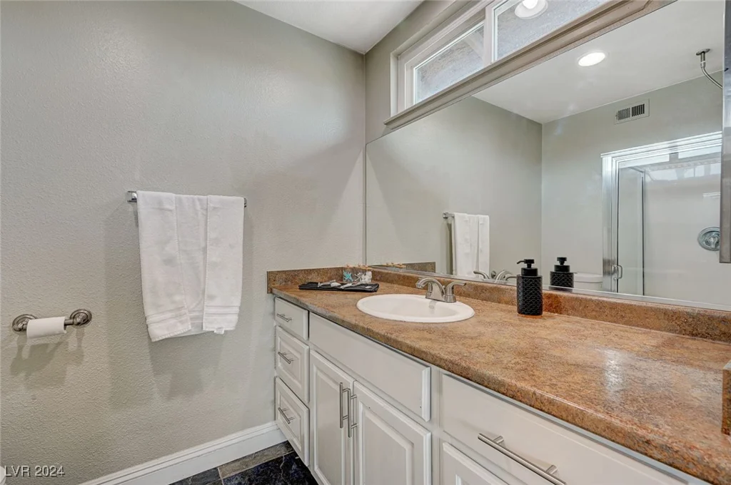 3933 Manford, Las Vegas, NV 89104