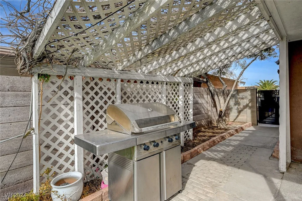 3933 Manford, Las Vegas, NV 89104