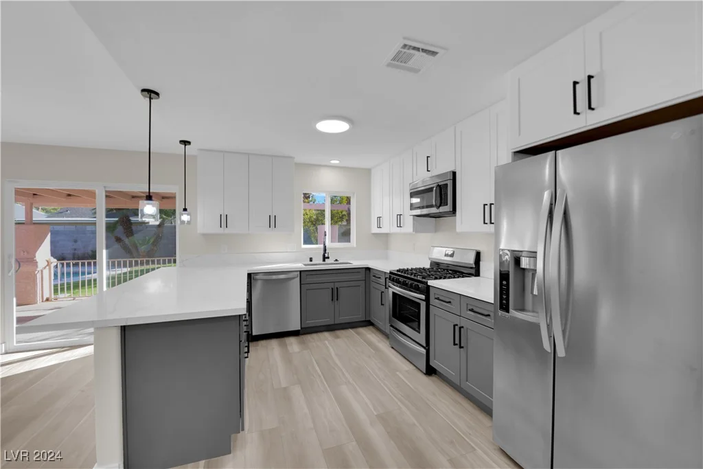 6555 Shasta, Las Vegas, NV 89103