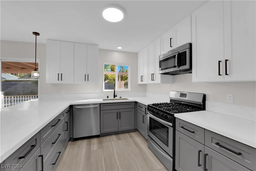 6555 Shasta, Las Vegas, NV 89103