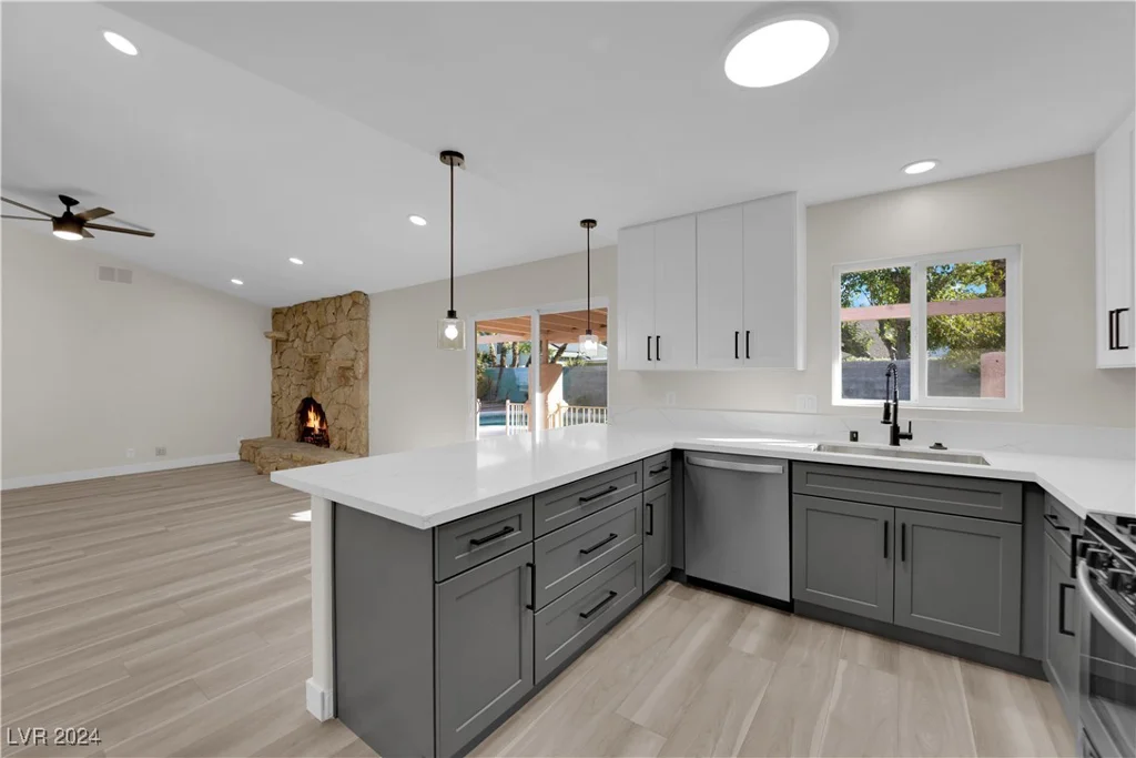 6555 Shasta, Las Vegas, NV 89103