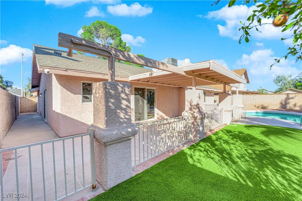 6555 Shasta, Las Vegas, NV 89103
