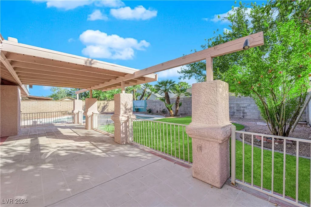 6555 Shasta, Las Vegas, NV 89103