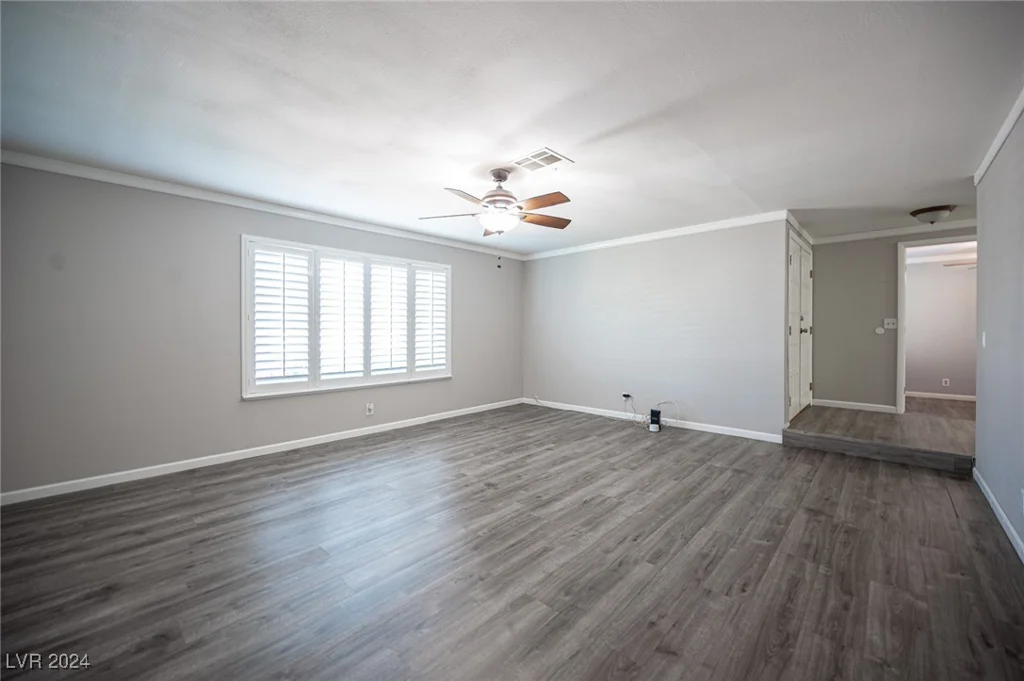 5435 Mountain Vista, Las Vegas, NV 89120
