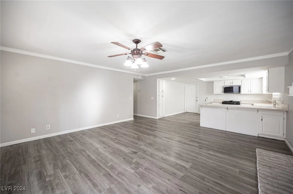 5435 Mountain Vista, Las Vegas, NV 89120