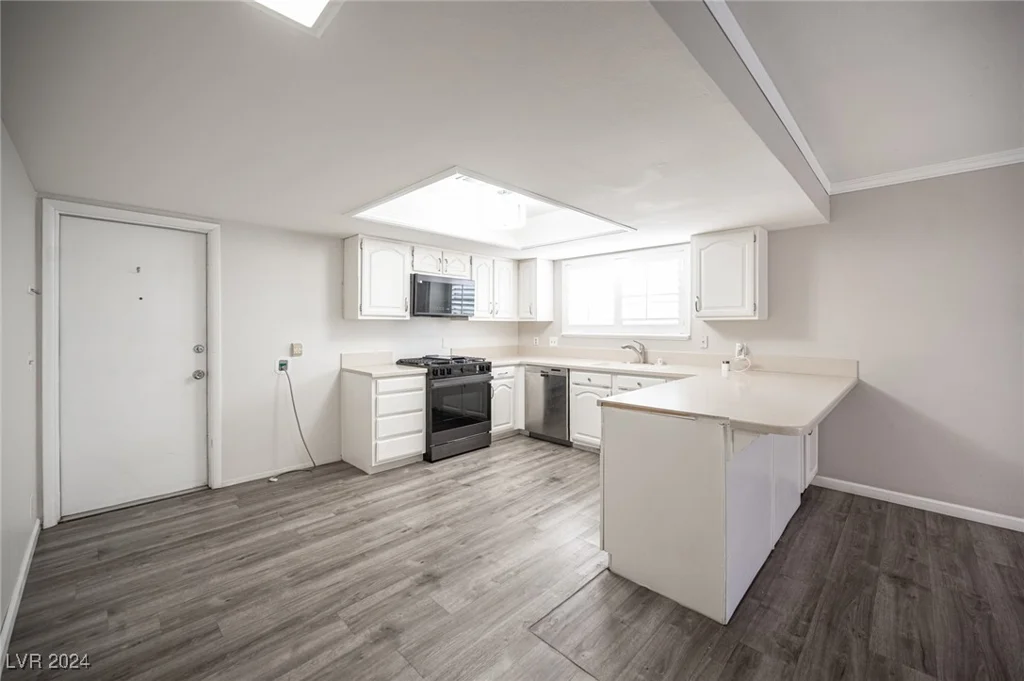 5435 Mountain Vista, Las Vegas, NV 89120