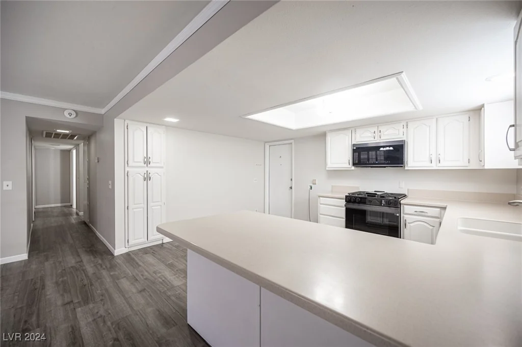 5435 Mountain Vista, Las Vegas, NV 89120