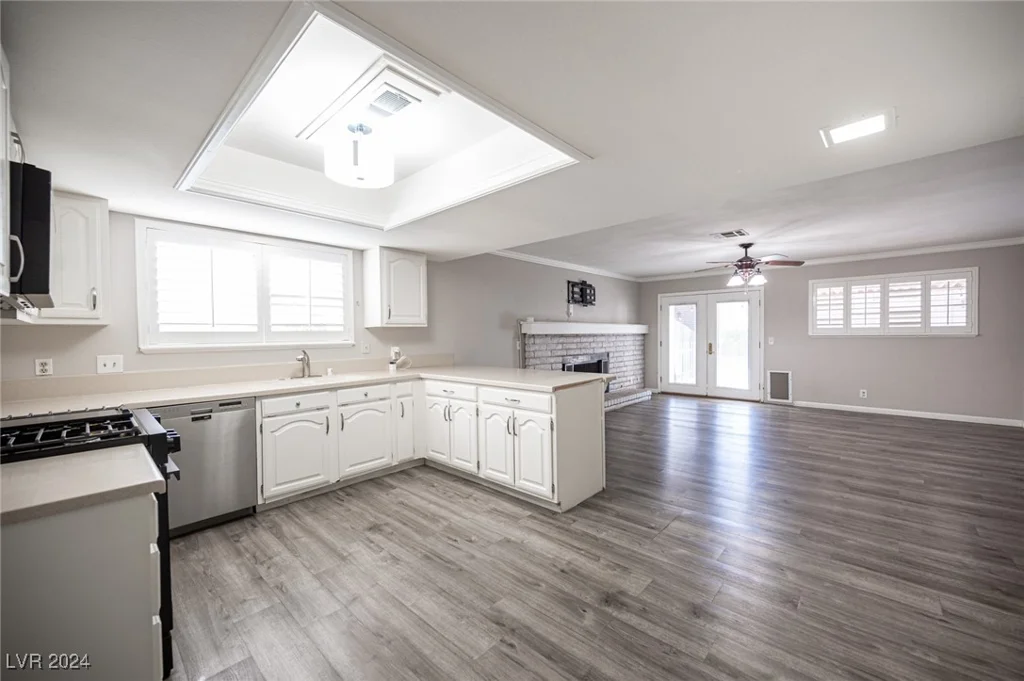 5435 Mountain Vista, Las Vegas, NV 89120