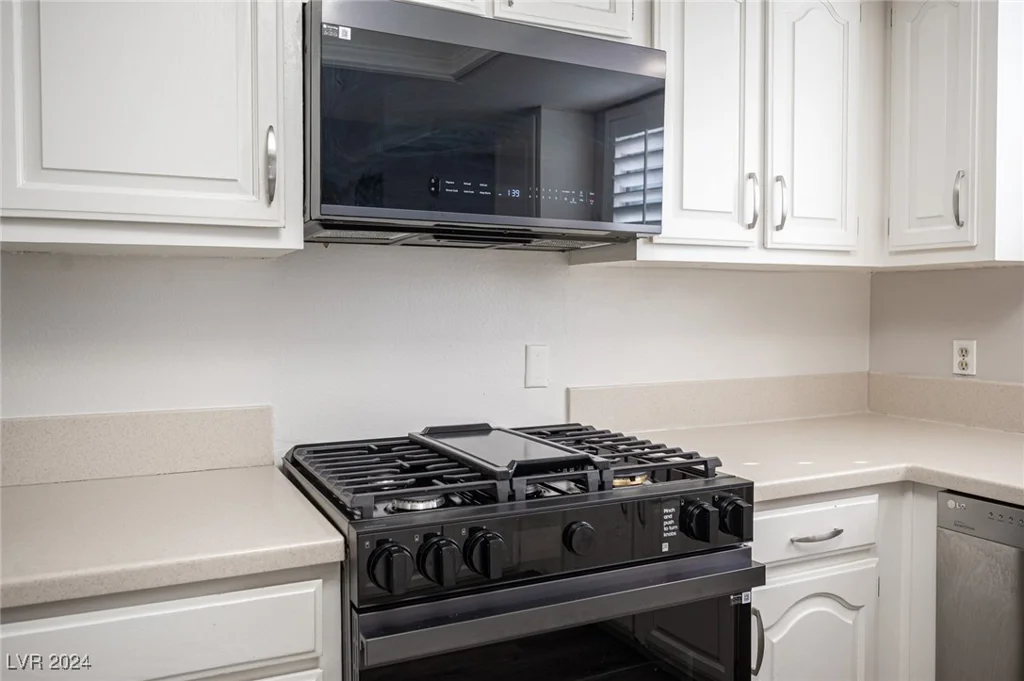 5435 Mountain Vista, Las Vegas, NV 89120