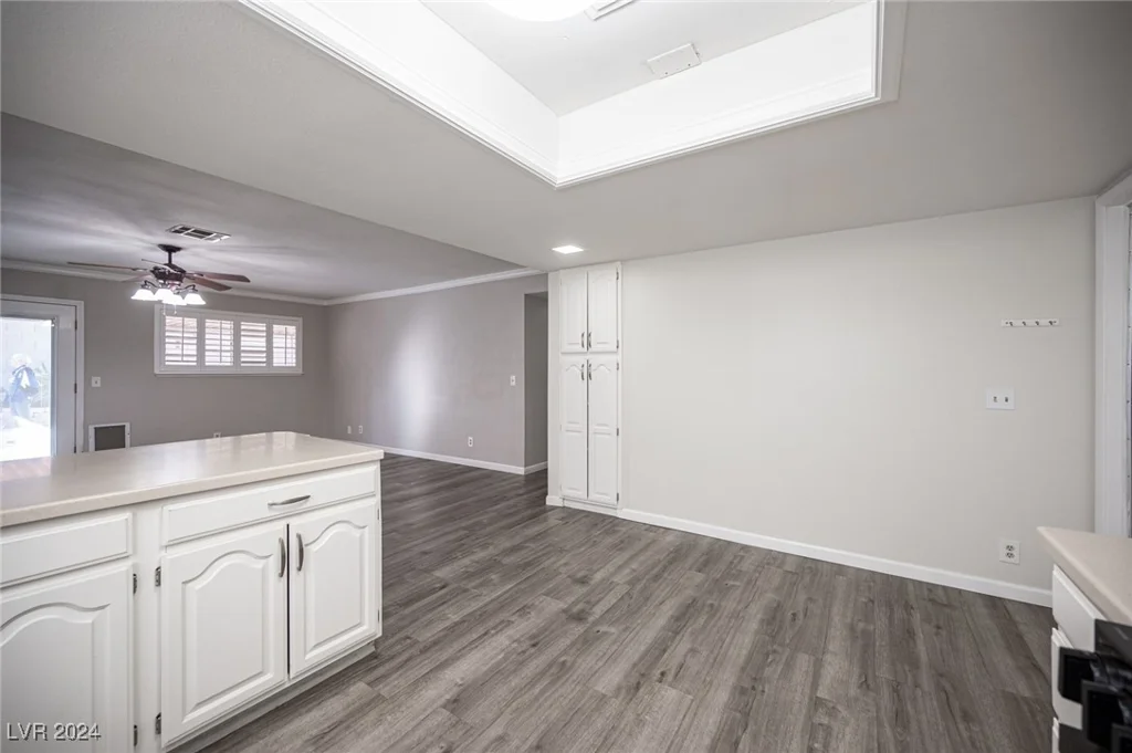 5435 Mountain Vista, Las Vegas, NV 89120