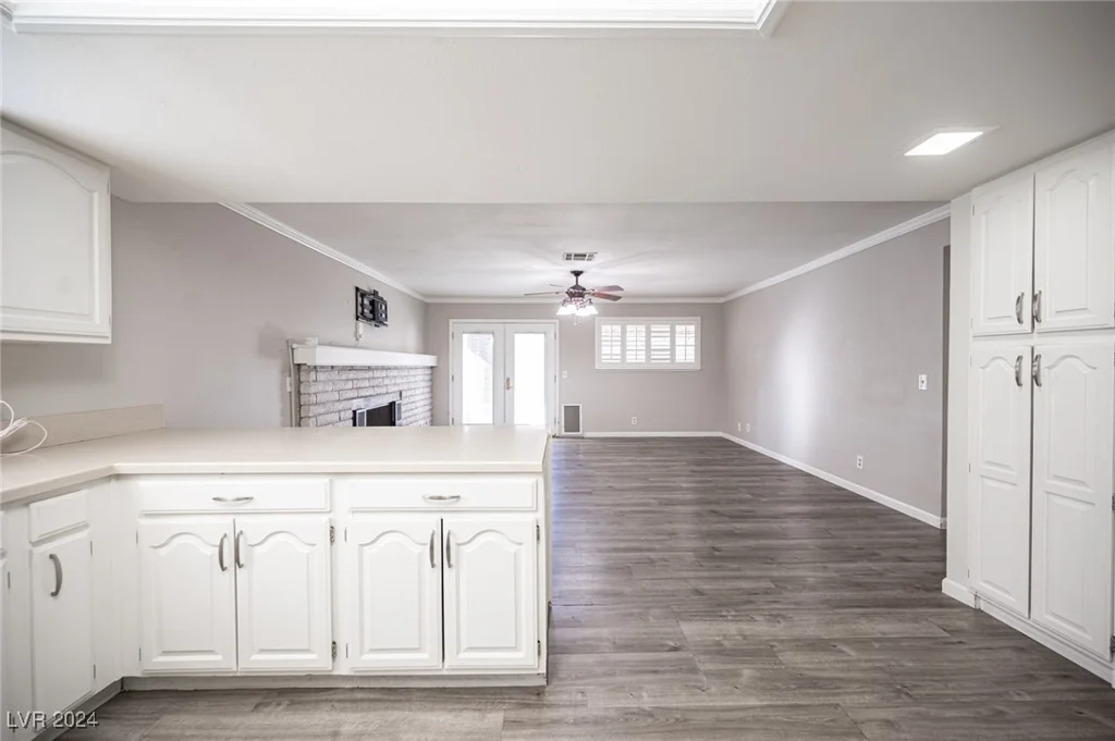5435 Mountain Vista, Las Vegas, NV 89120