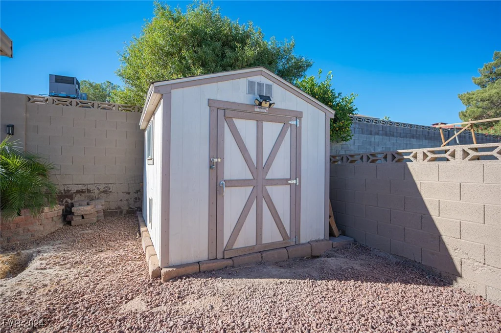 5435 Mountain Vista, Las Vegas, NV 89120
