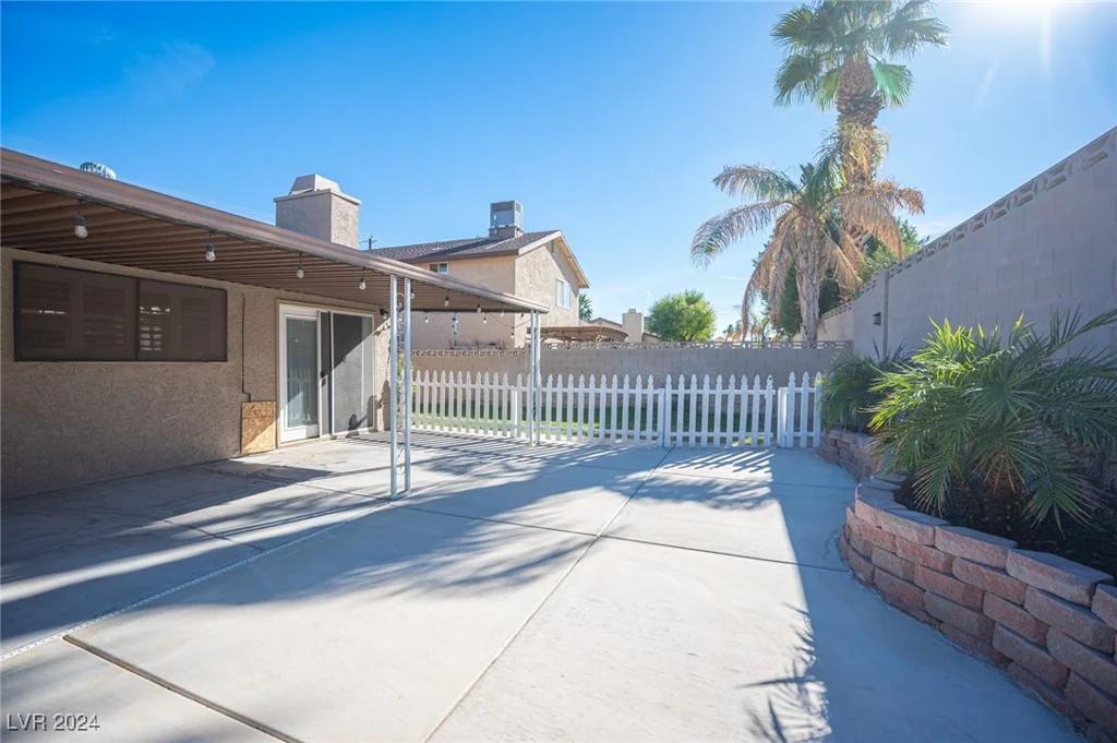 5435 Mountain Vista, Las Vegas, NV 89120