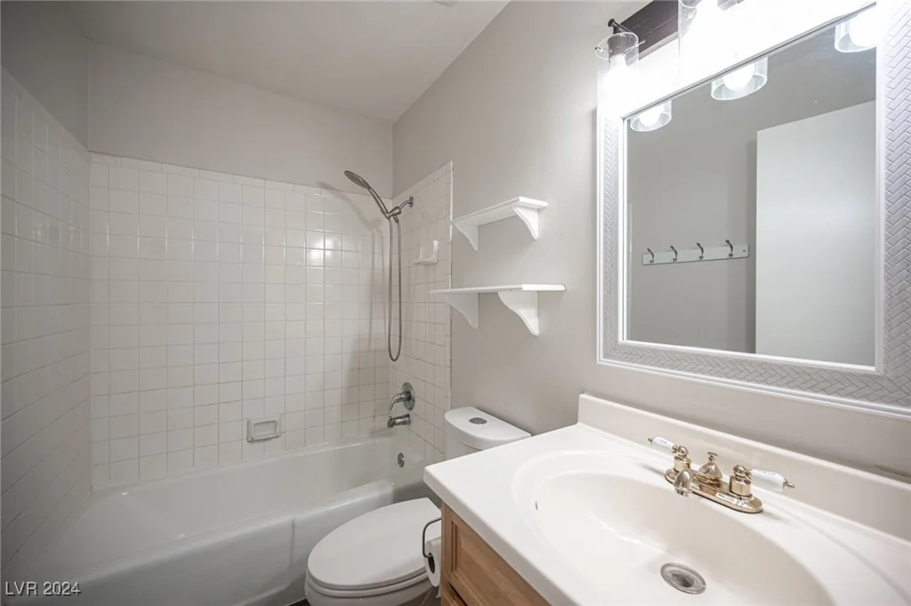 5435 Mountain Vista, Las Vegas, NV 89120