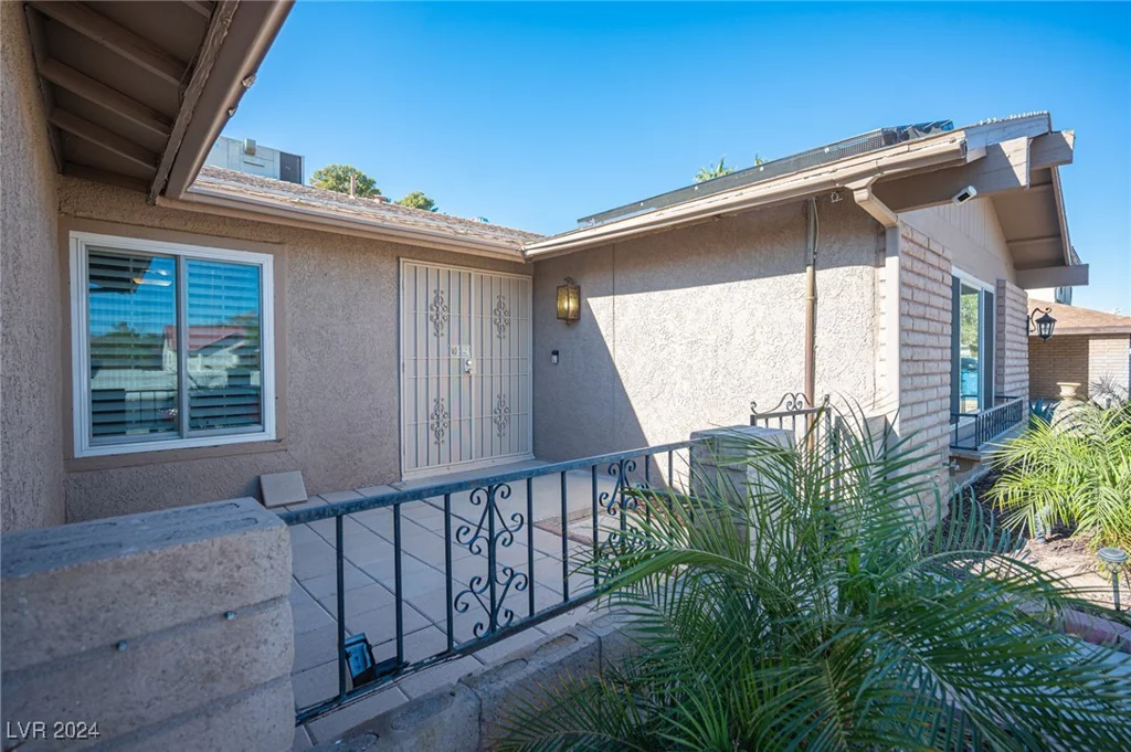 5435 Mountain Vista, Las Vegas, NV 89120