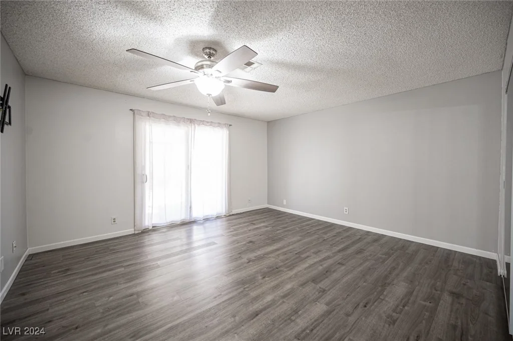 5435 Mountain Vista, Las Vegas, NV 89120