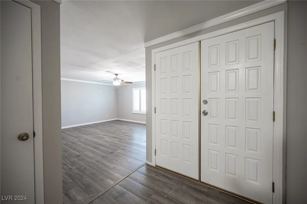 5435 Mountain Vista, Las Vegas, NV 89120