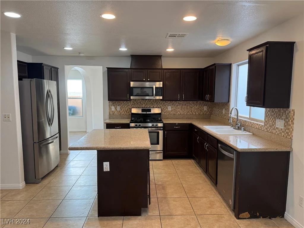 9092 Iron Cactus, Las Vegas, NV 89148