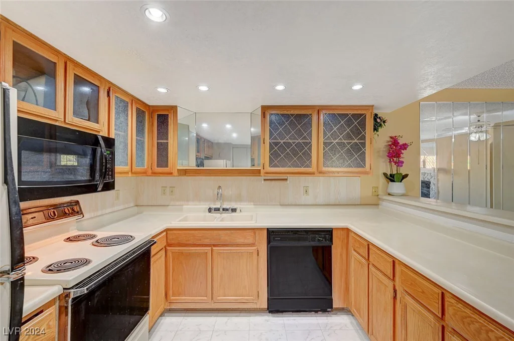 9070 Spring Mountain, Las Vegas, NV 89117