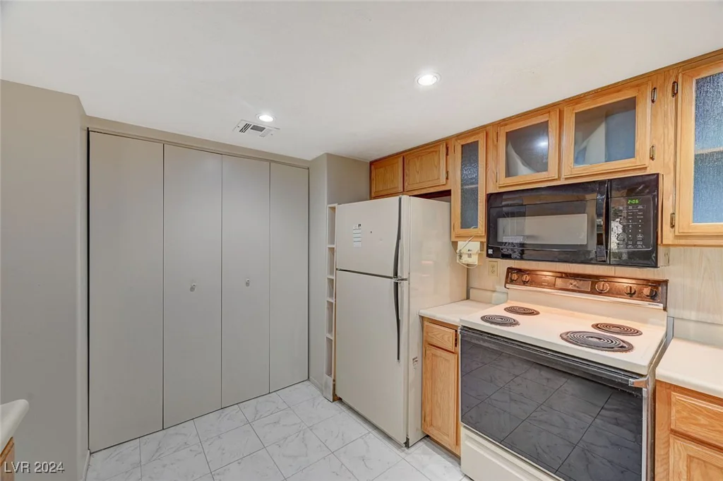 9070 Spring Mountain, Las Vegas, NV 89117