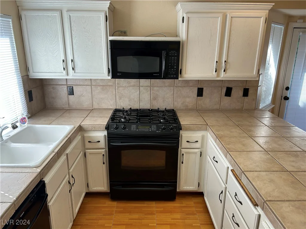 2600 Gray Fox, Henderson, NV 89074