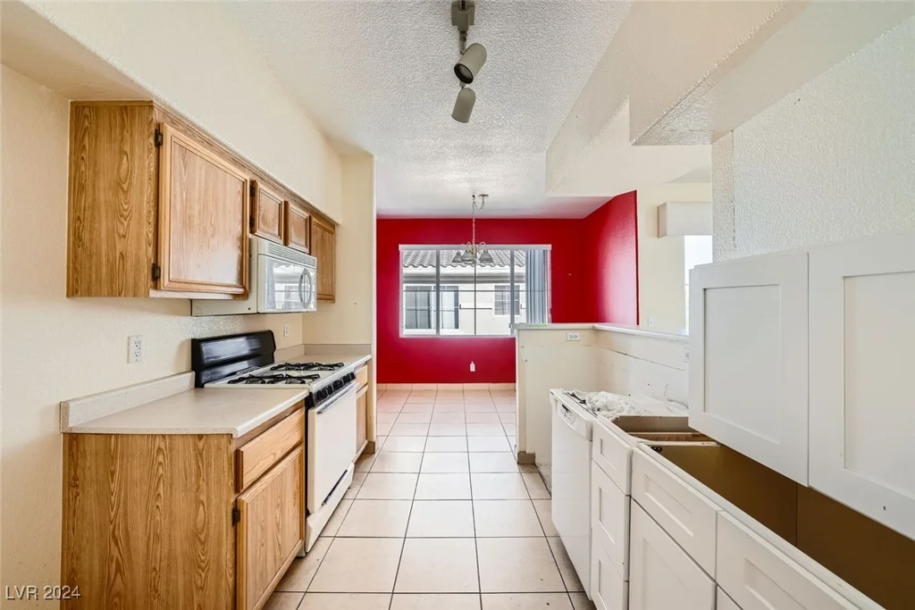 9050 Warm Springs, Las Vegas, NV 89148