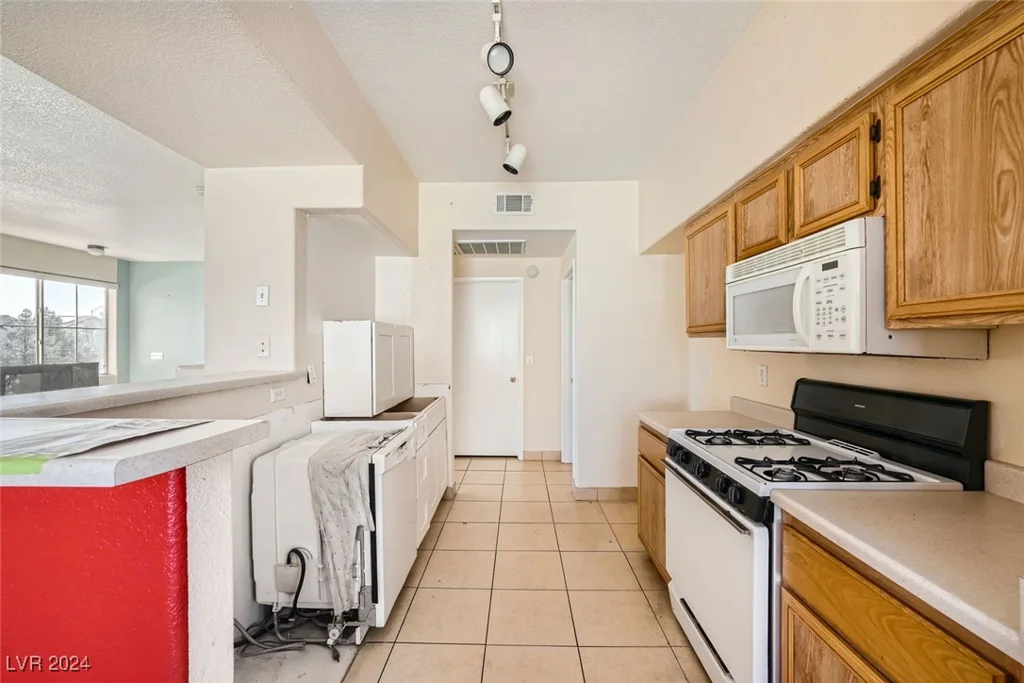 9050 Warm Springs, Las Vegas, NV 89148
