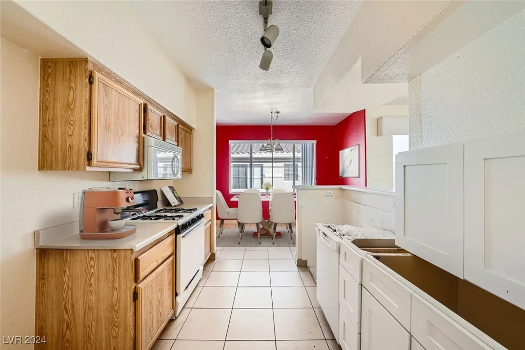 9050 Warm Springs, Las Vegas, NV 89148
