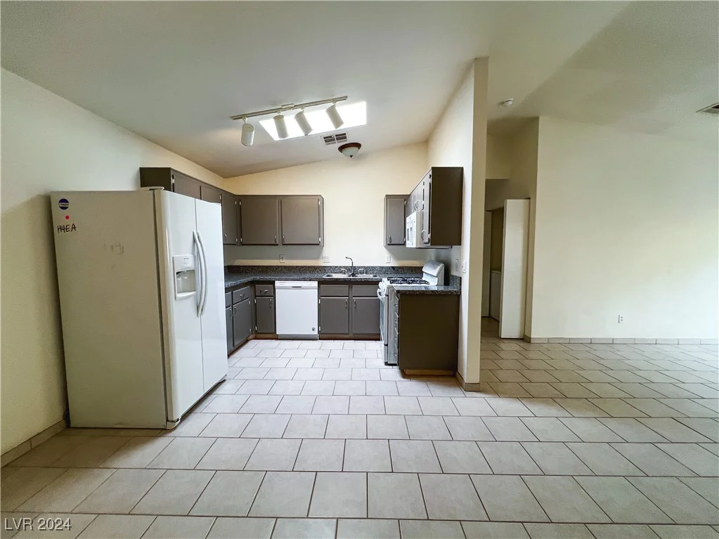 2424 Shady Hill, Las Vegas, NV 89106