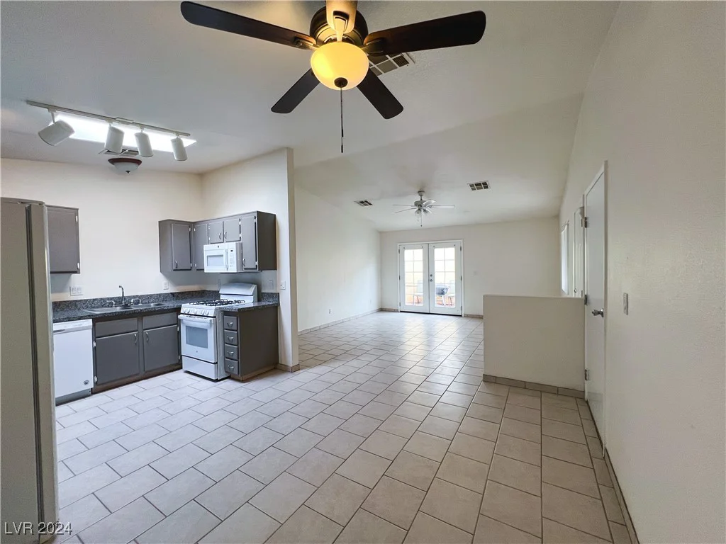 2424 Shady Hill, Las Vegas, NV 89106