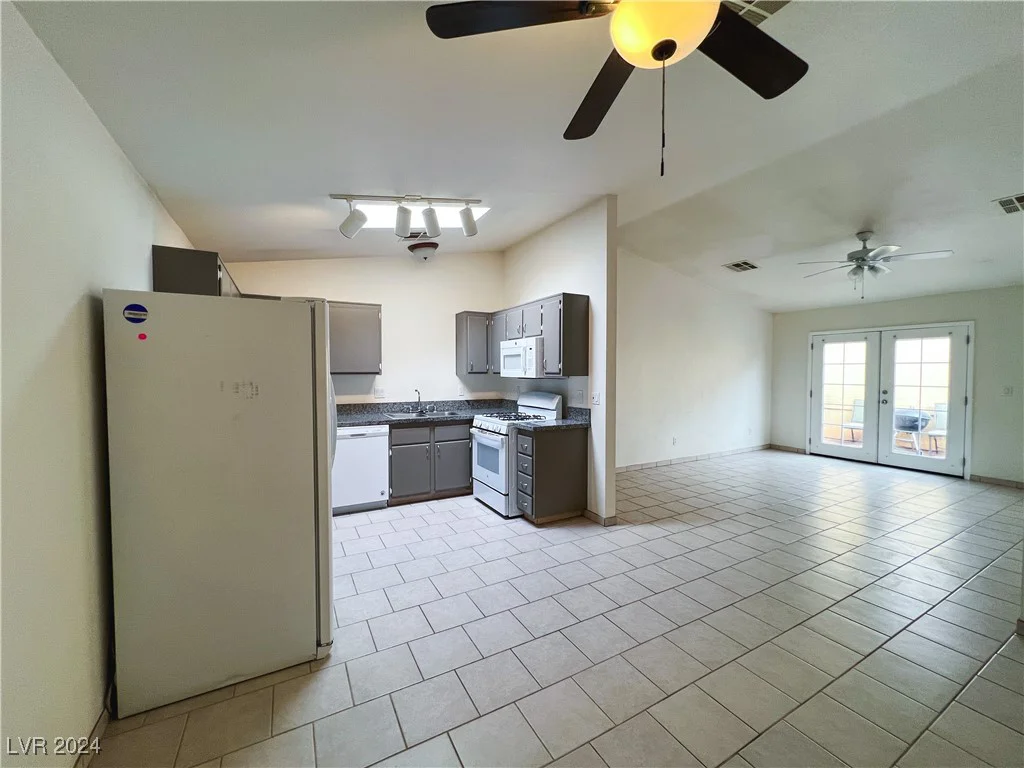 2424 Shady Hill, Las Vegas, NV 89106