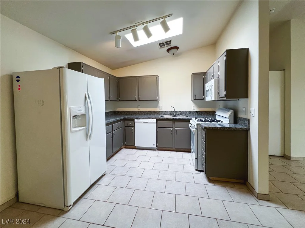 2424 Shady Hill, Las Vegas, NV 89106