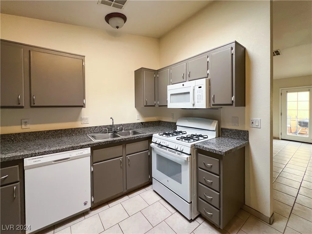 2424 Shady Hill, Las Vegas, NV 89106