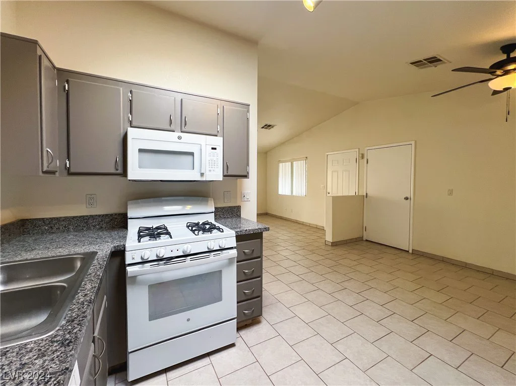 2424 Shady Hill, Las Vegas, NV 89106