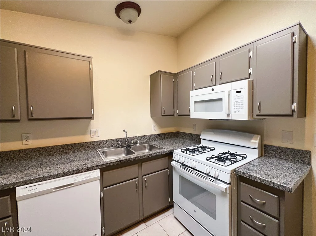 2424 Shady Hill, Las Vegas, NV 89106