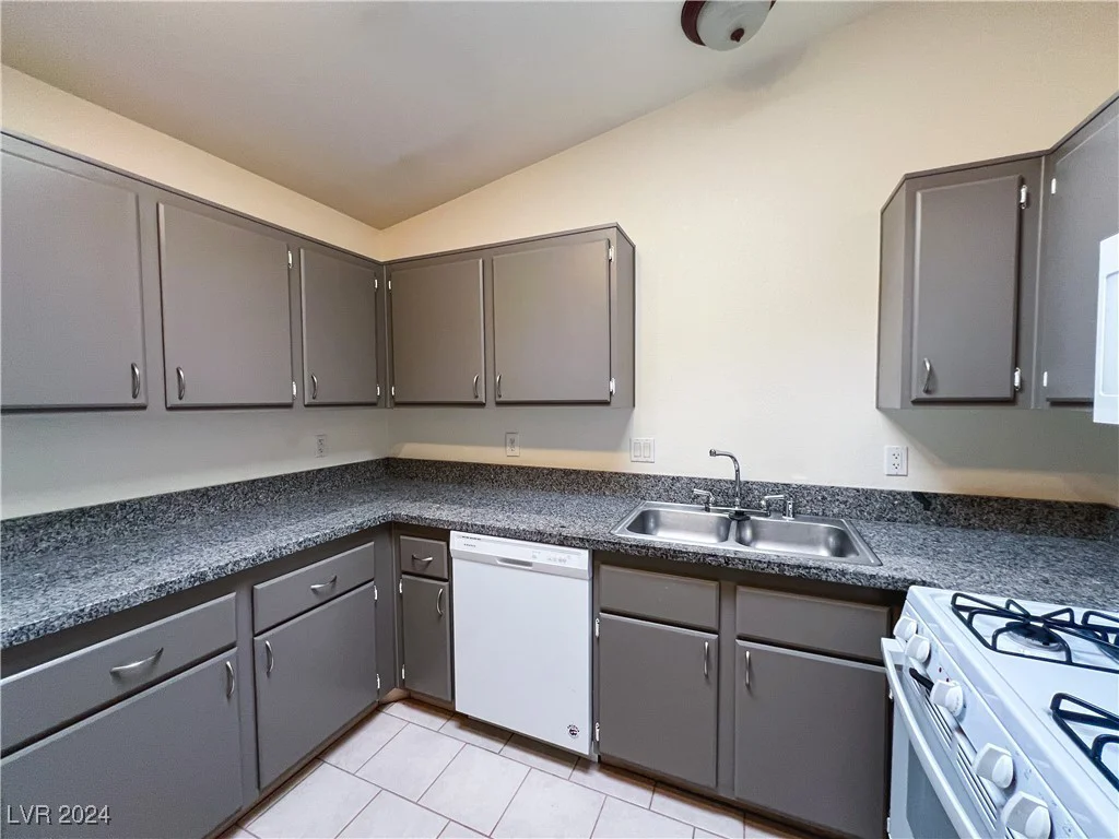 2424 Shady Hill, Las Vegas, NV 89106