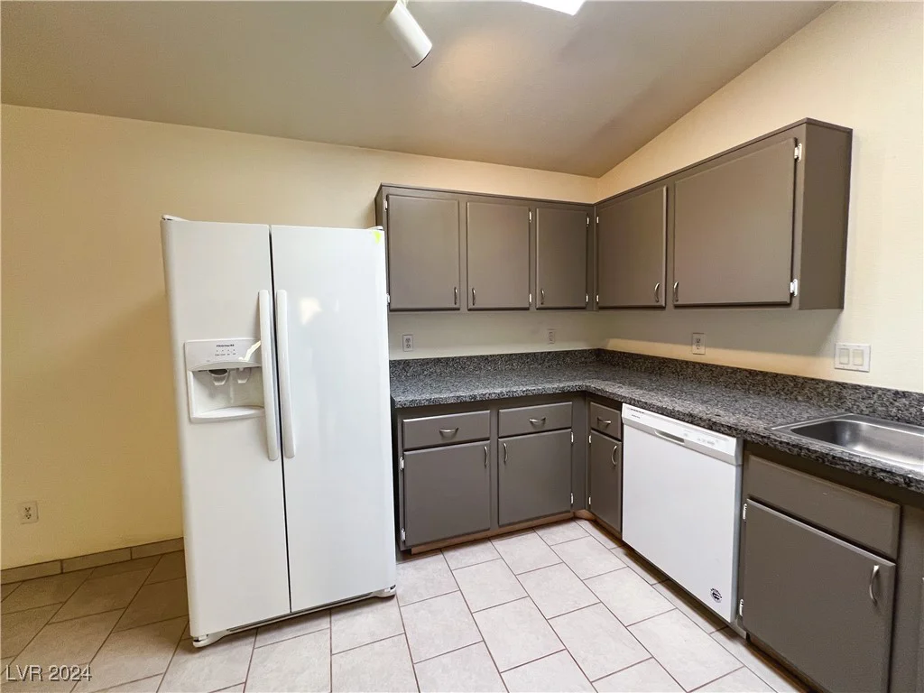 2424 Shady Hill, Las Vegas, NV 89106