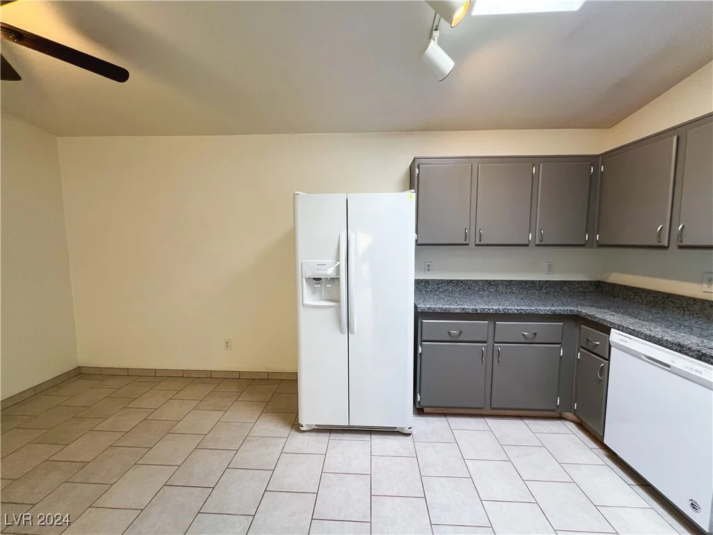2424 Shady Hill, Las Vegas, NV 89106