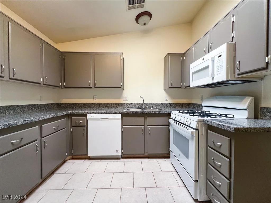 2424 Shady Hill, Las Vegas, NV 89106