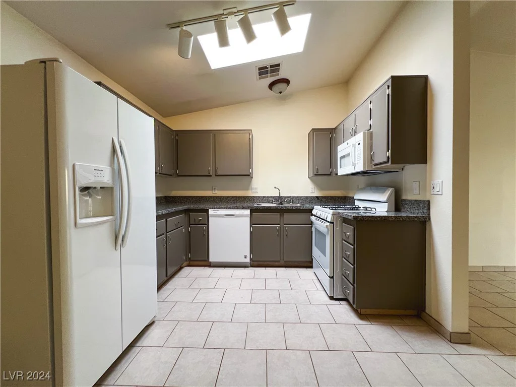 2424 Shady Hill, Las Vegas, NV 89106