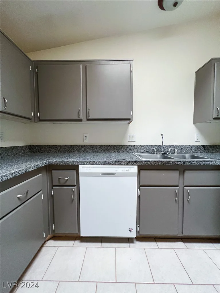 2424 Shady Hill, Las Vegas, NV 89106