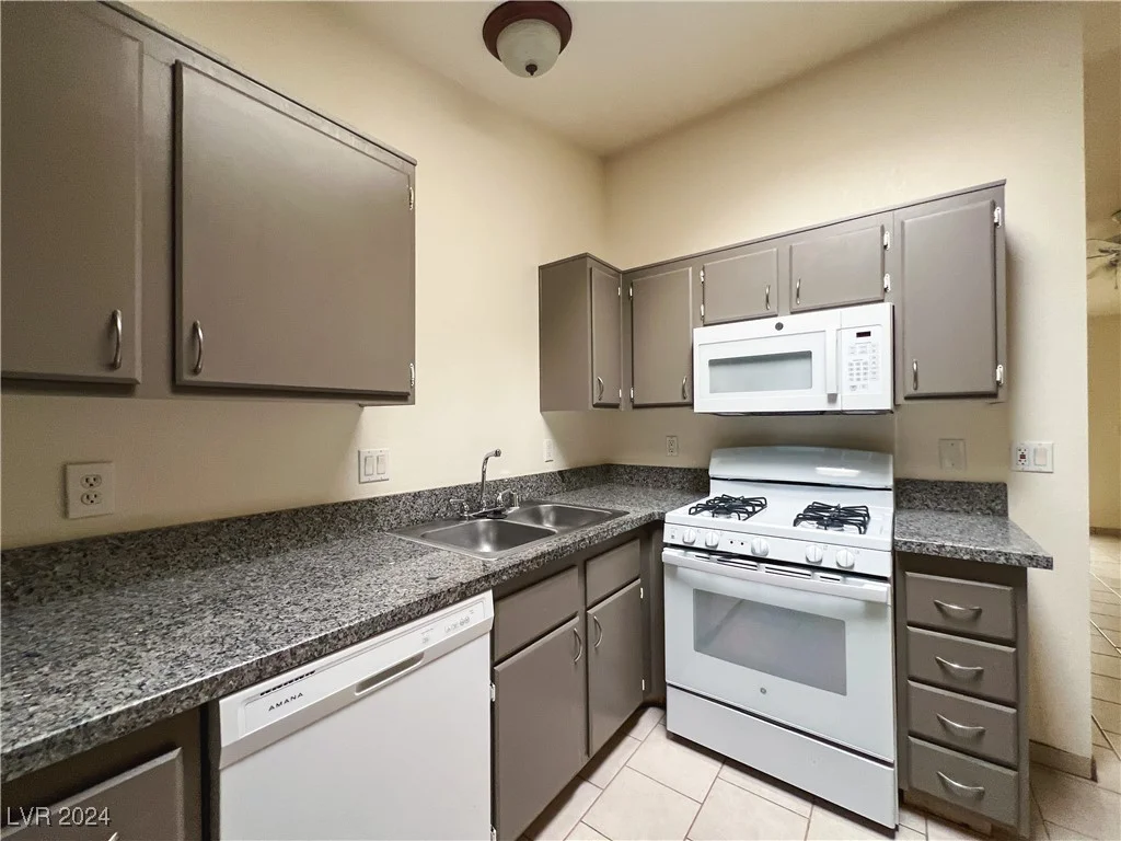 2424 Shady Hill, Las Vegas, NV 89106