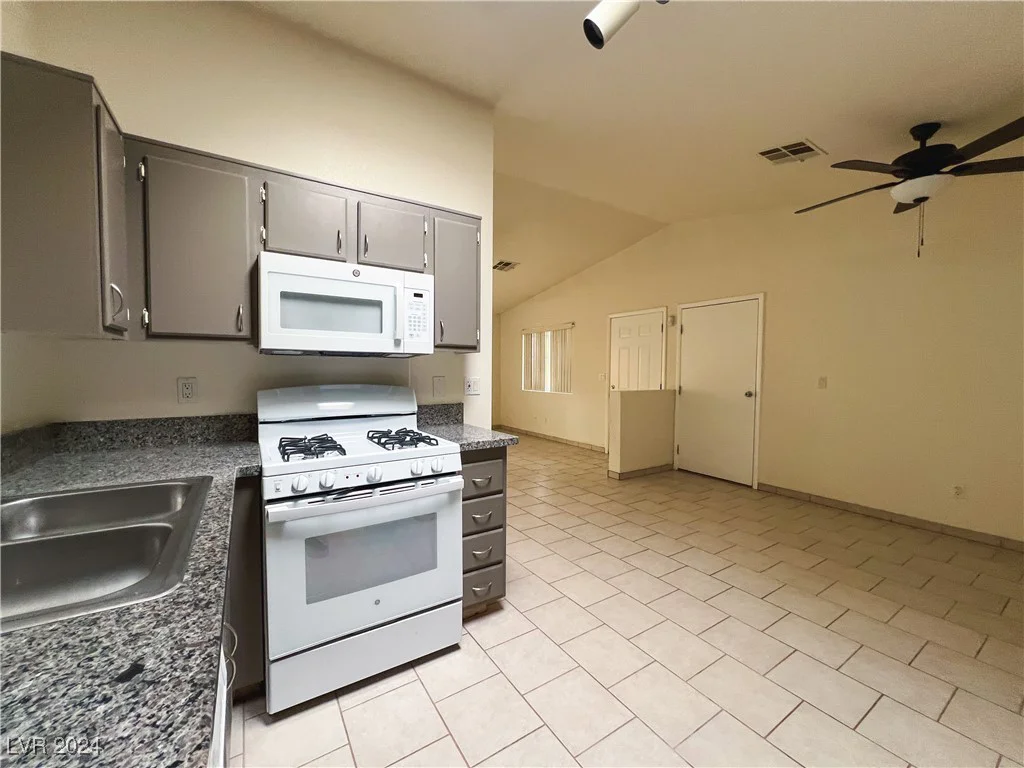 2424 Shady Hill, Las Vegas, NV 89106