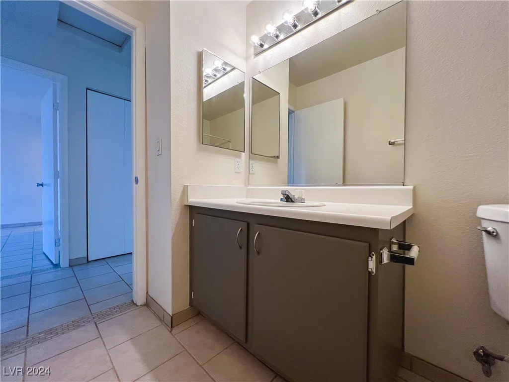 2424 Shady Hill, Las Vegas, NV 89106