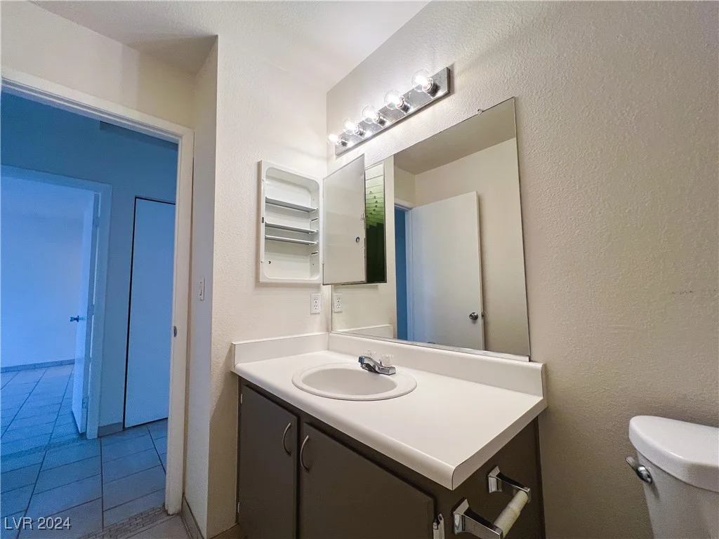 2424 Shady Hill, Las Vegas, NV 89106