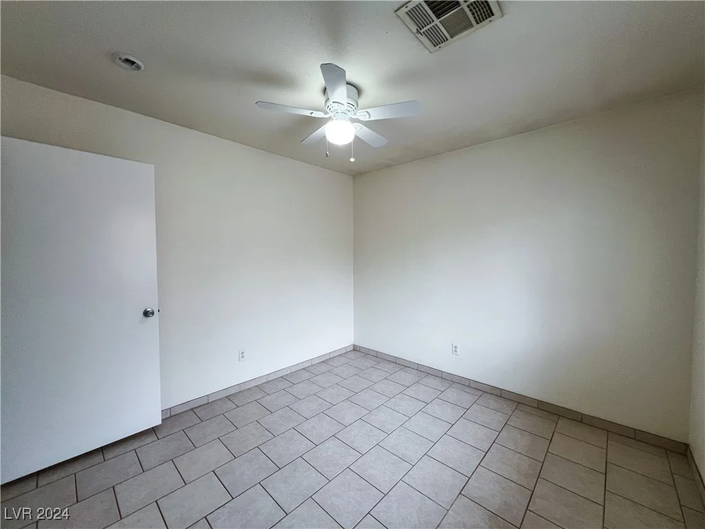 2424 Shady Hill, Las Vegas, NV 89106