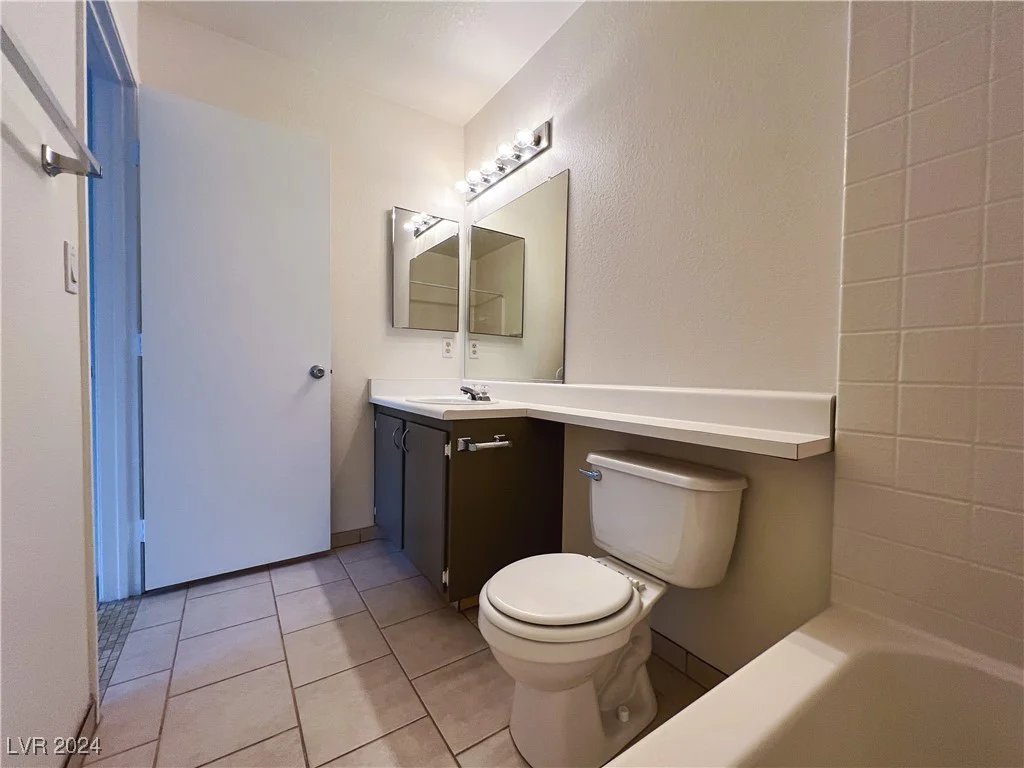 2424 Shady Hill, Las Vegas, NV 89106