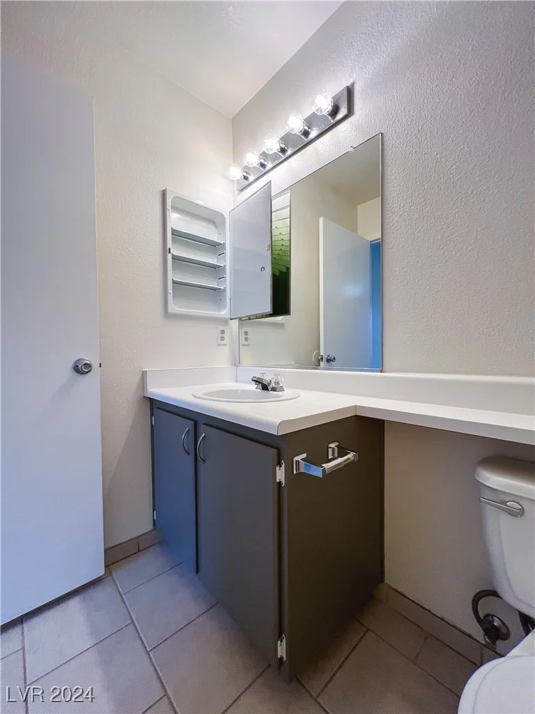 2424 Shady Hill, Las Vegas, NV 89106